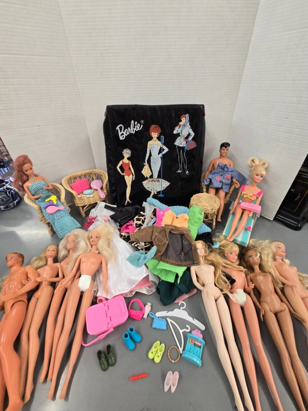 1963 Barbie Doll Case Vintage Wicker set Mixed Dolls Clothes Lot AS IS